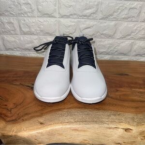 FootJoy Flex Golf Shoes Mens 9.5M White Navy Spikeless 92928 Lightweight Comfort